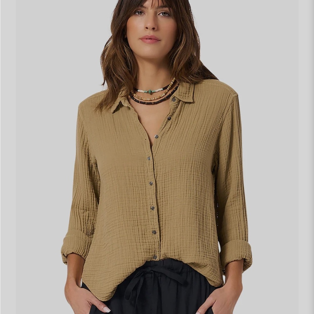 Xirena Scout Button Down in Tan